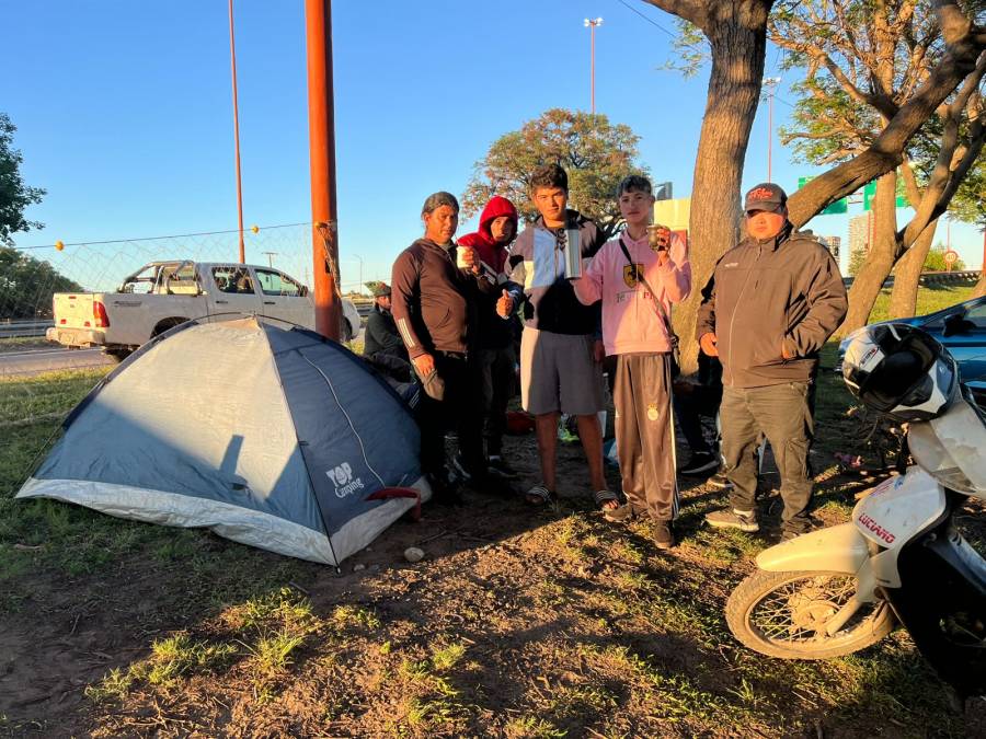 Pescadores protestan en el ingreso a la ciudad por la suspensión del acopio para la exportación