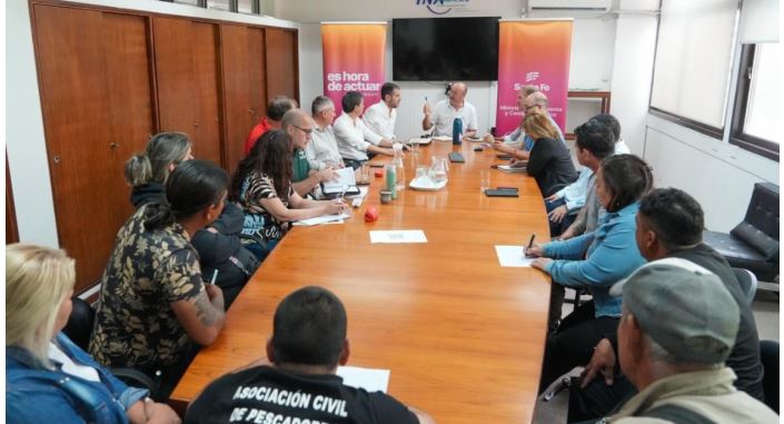 El Gobierno santafesino se reunió con pescadores para avanzar en medidas de acompañamiento