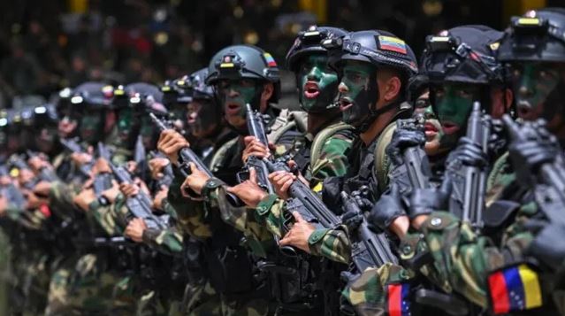 Venezuela elevó su alerta militar tras la llegada de un portaaviones estadounidense al Caribe