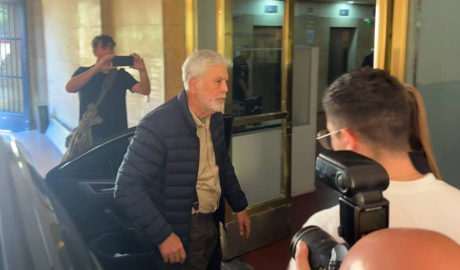 Julio De Vido se entregó en Comodoro Py y quedó detenido por la tragedia de Once