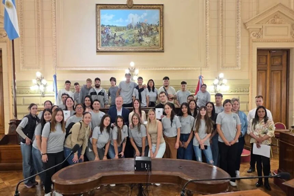 Alumnos del EEMPA N° 1219 de Ambrosetti visitaron el Senado Provincial 