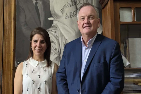 El Senador Michlig recibió a la Pte. Comunal de Hersilia, Silvana Romero 