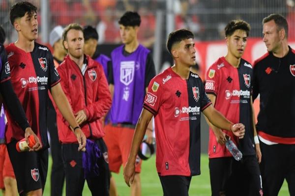 Newell ´s perdió con Racing sobre el final