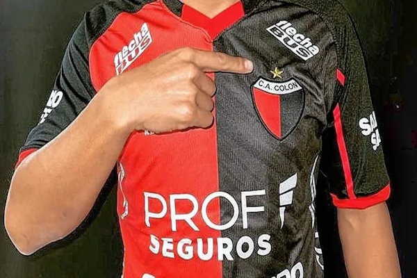 Colón: intimación millonaria de Kelme 