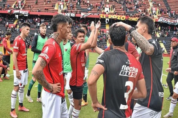 Colón: los jugadores evalúan exigir formalmente por la deuda salarial