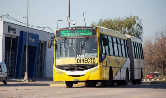 Atención pasajeros: desvíos por bacheo en Av. J. J. Paso y 4 de Enero