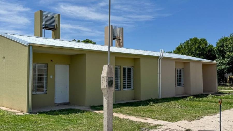 Para cumplir el sueño de 12 familias de Candioti, provincia sorteó viviendas