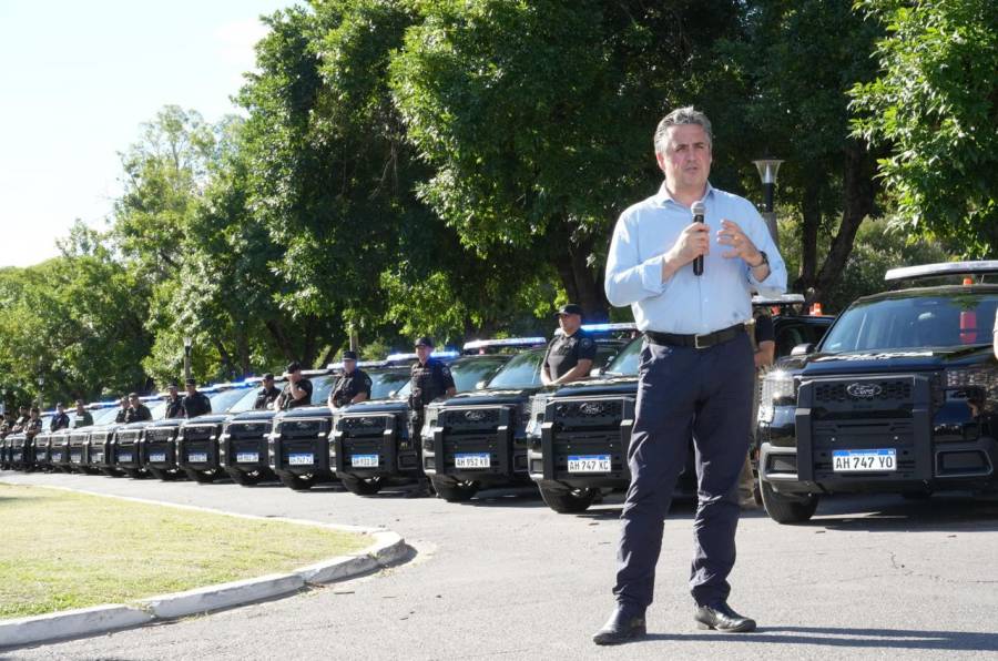 Seguridad: el Gobierno Provincial entregó más camionetas 0 km adaptadas