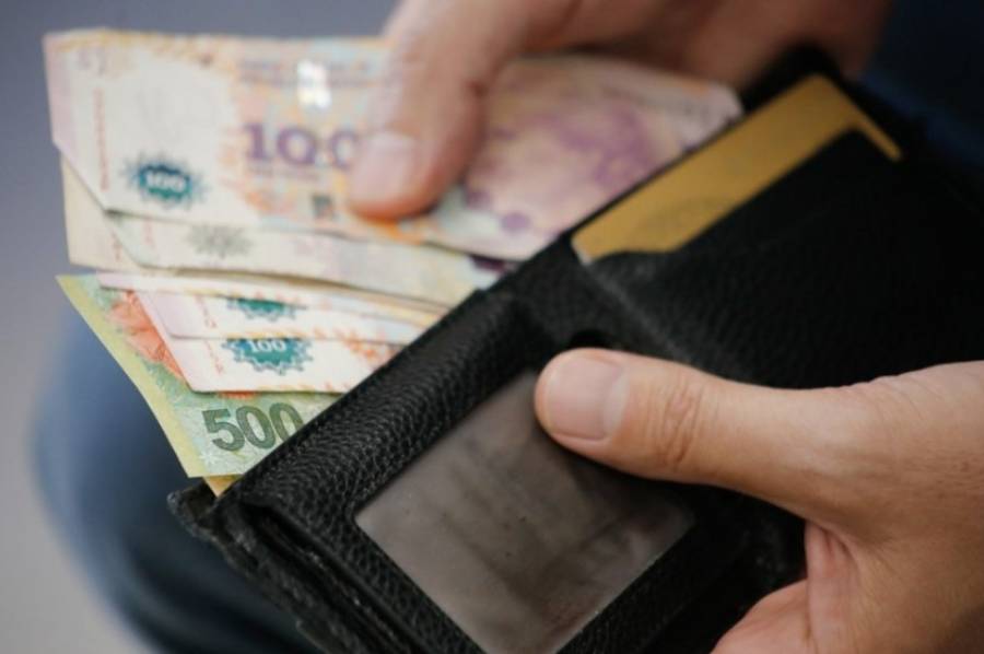 Salario mínimo: el Gobierno fijó aumentos escalonados