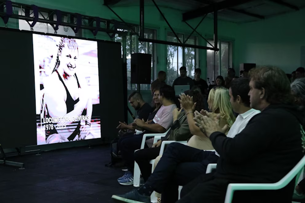 Homenajearon a Locomotora Oliveras 