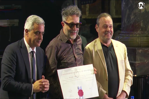 Fito Páez fue homenajeado en la Universidad Nacional de Rosario