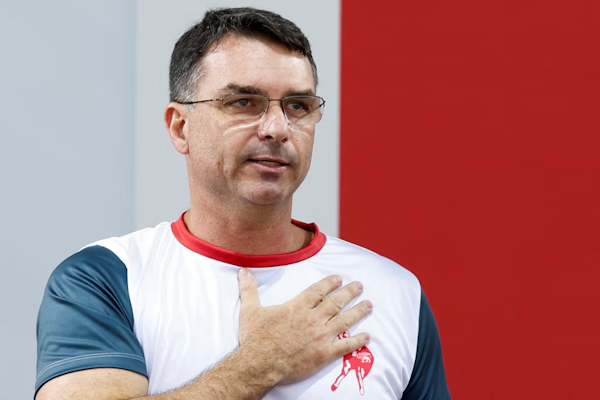 El hijo mayor de Jair Bolsonaro dijo que será candidato presidencial