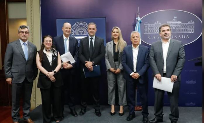 Adorni anunció que los proyectos del Consejo de Mayo serán enviados al Congreso