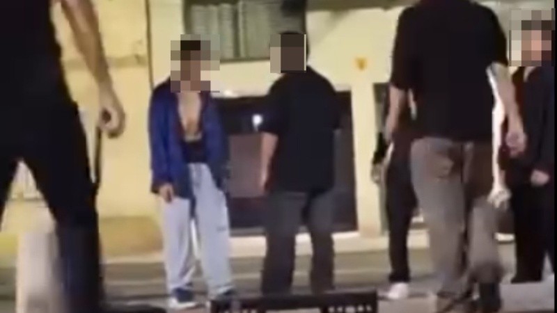 Un adolescente quedó internado tras una violenta agresión a la salida de una graduación