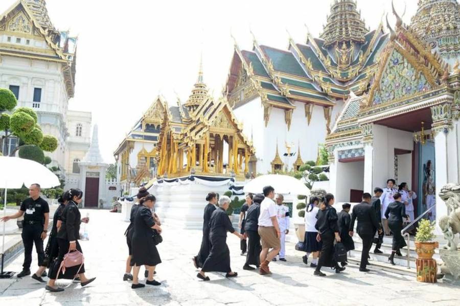 El rey de Tailandia disolvió el Parlamento y allanó el camino para elecciones anticipadas