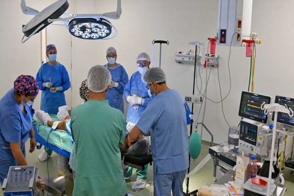 El Hospital Jaime Ferré realizó su primera cirugía y activó todos sus servicios