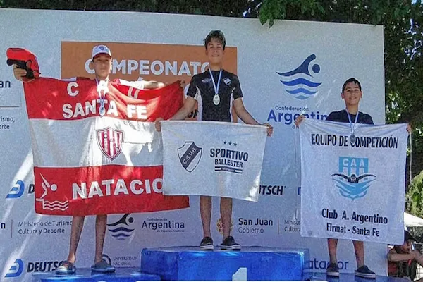 Unión en el Campeonato República de infantiles y menores de natación