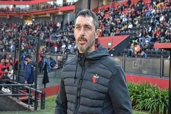 Martín Minella se despidió de Colón 