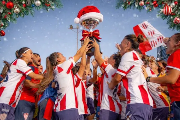 El fútbol femenino de Unión celebra la Navidad con un mensaje