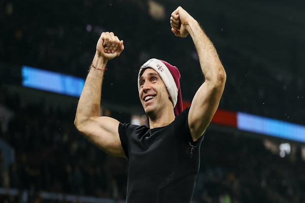 El detrás del festejo navideño del Dibu Martínez en Aston Villa