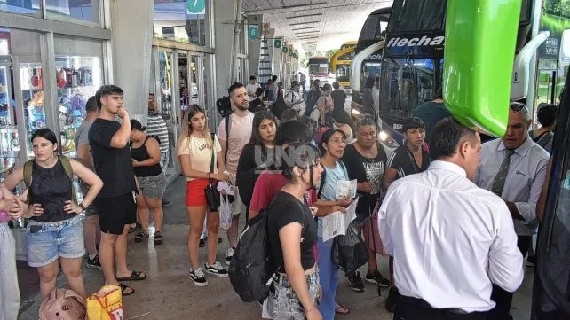 Fuerte movimiento de pasajeros y ventas agotadas para Año Nuevo en la Terminal 
