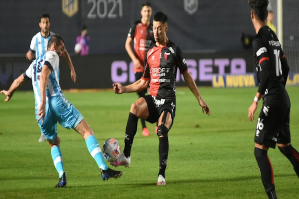 Colón se encamina a incorporar a Lértora 