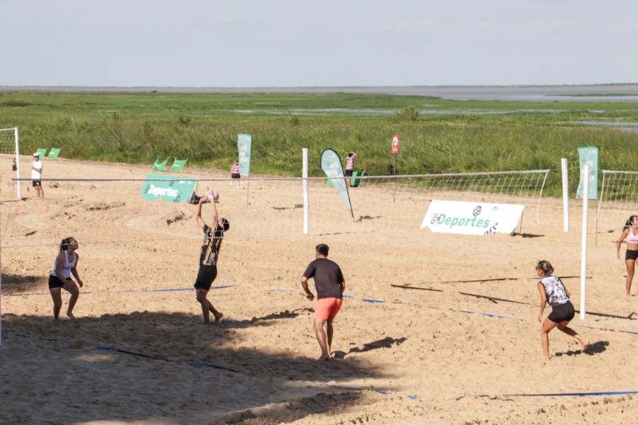 Actividades deportivas y recreativas para disfrutar las playas durante enero
