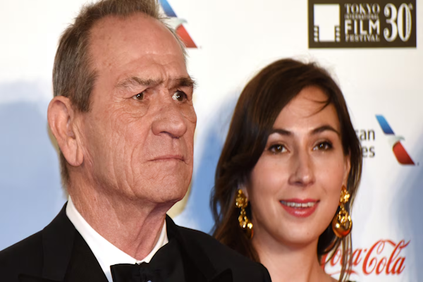 Hallaron muerta a la hija de Tommy Lee Jones en un hotel de lujo