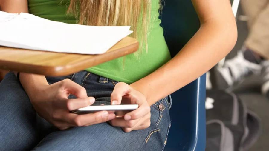 Goity confirmó que este año se implementará la prohibición del uso de los teléfonos celulares 
