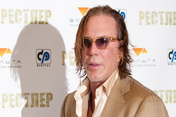 Mickey Rourke pide ayuda a sus fans para pagar el alquiler de su casa