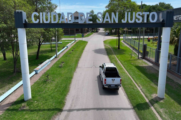 Condenaron a un policía por robar las cubiertas de un patrullero 