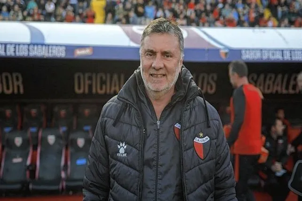 Adrián Marini fue despedido del club Colón
