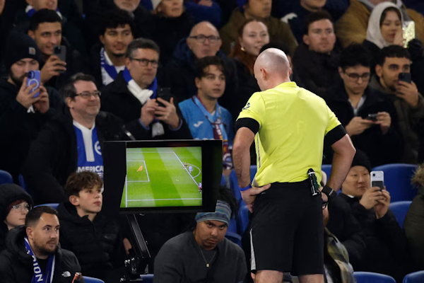La IFAB lanza nuevas reglas para el VAR y para acelerar el juego