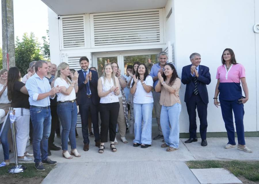 Pullaro inauguró el renovado Centro de Salud de barrio Malabrigo 