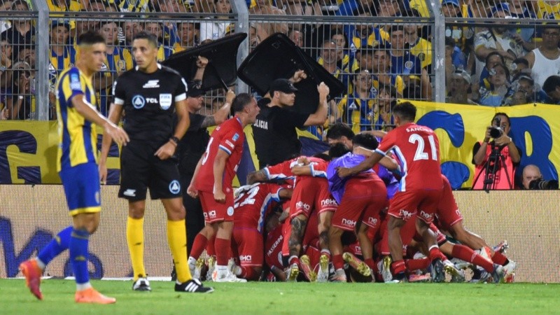 Derrota de Central en el debut de Almirón: Belgrano se lo dio vuelta en un minuto