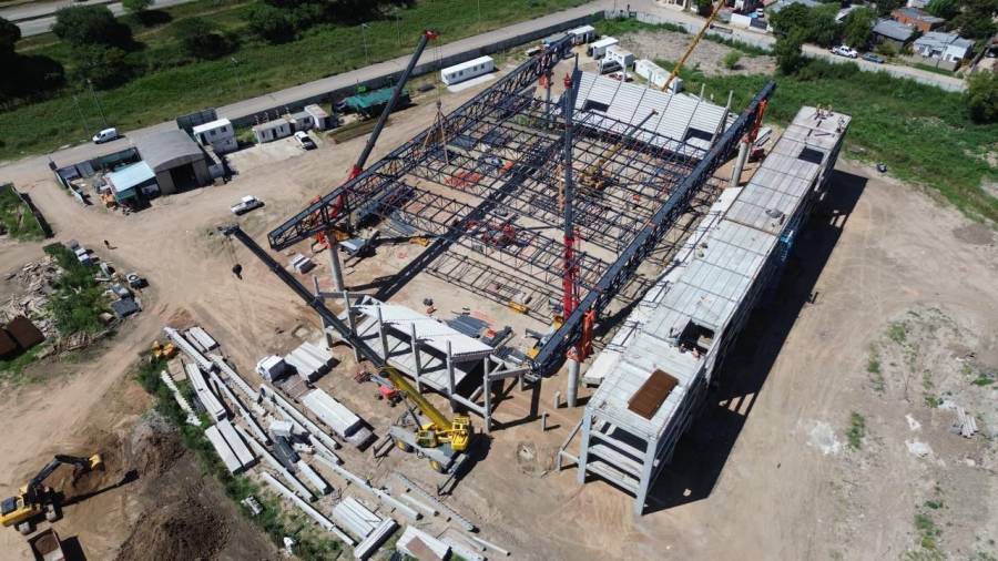 El nuevo Microestadio del CARD que construye la Provincia ya transforma el paisaje