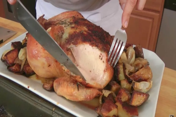 Pollo rosa: ¿siempre significa que está crudo?