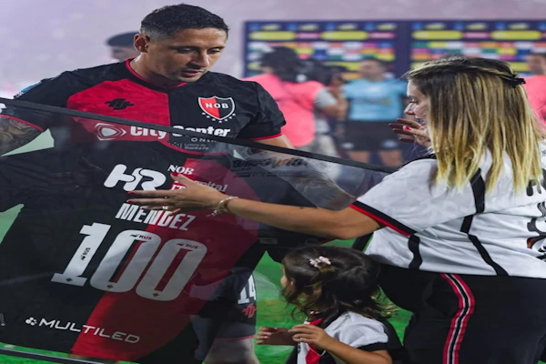 Méndez llegó a los 100 partidos y el Coloso lo ovacionó