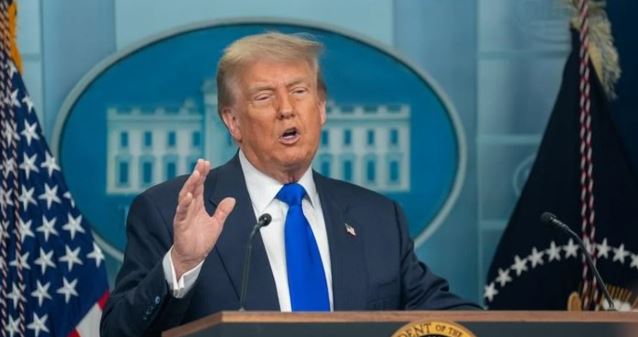 Trump impondrá aranceles a quienes vendan petróleo a Cuba