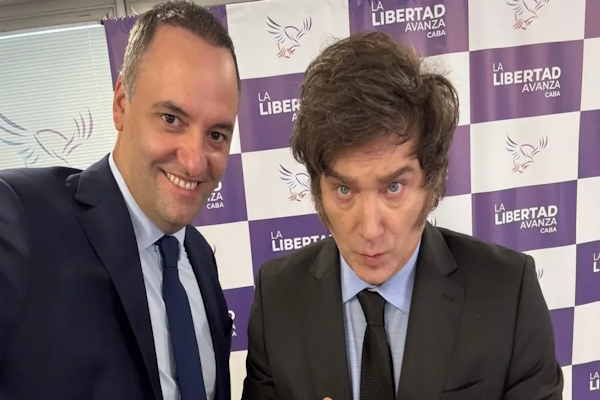 Manuel Adorni también es director de YPF