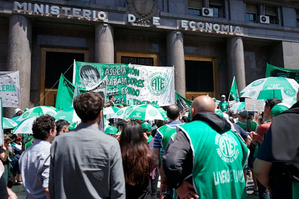El empleo público nacional cayó 7,2% interanual