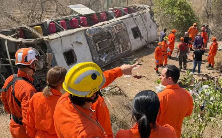 Trágico accidente de un autobús en el noreste de Brasil: 15 muertos, entre ellos, 3 niños