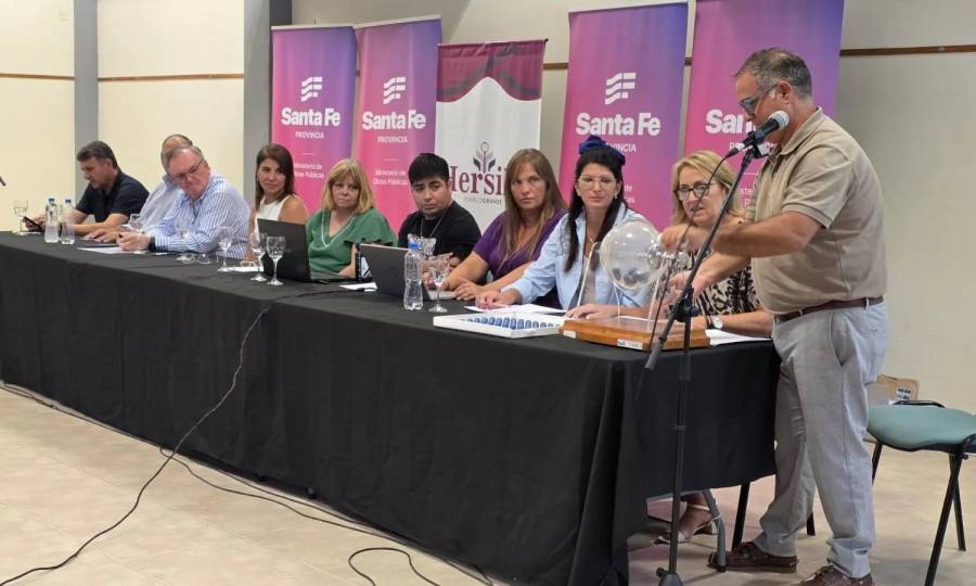 Se realizó el sorteo de 10 viviendas construidas por la provincia por administración comunal