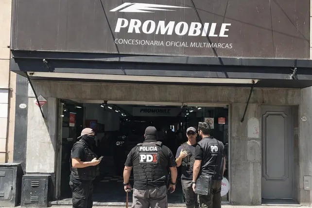 Cocaína oculta en secarropas: allanaron una concesionaria