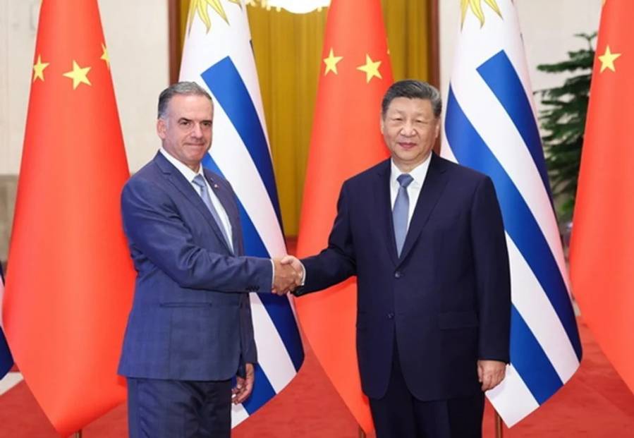 Yamandú Orsi firmó acuerdos con China mirando al Mercosur