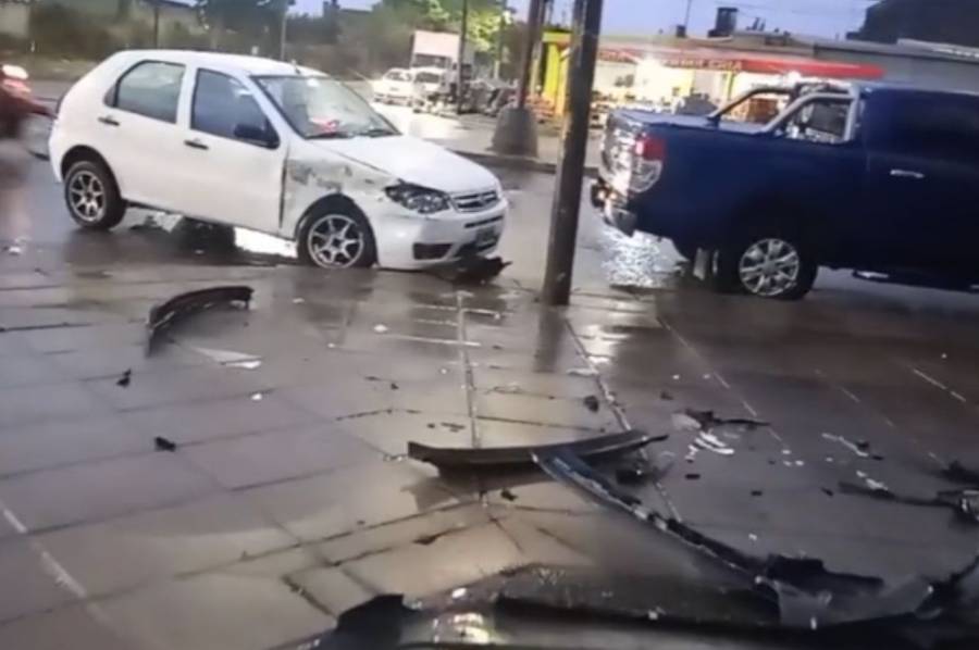 Un patrullero chocó contra un auto cuando iba a un operativo de tránsito