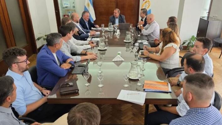 Felipe Michlig encabezó una ronda de consultas por el Proyecto de  Ley Orgánica de Municipios