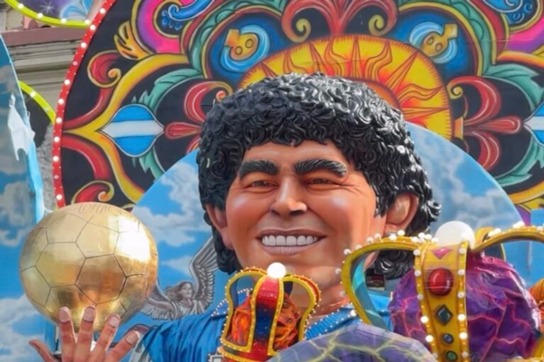 Carnaval de Acireale 2026: el emotivo homenaje a Maradona