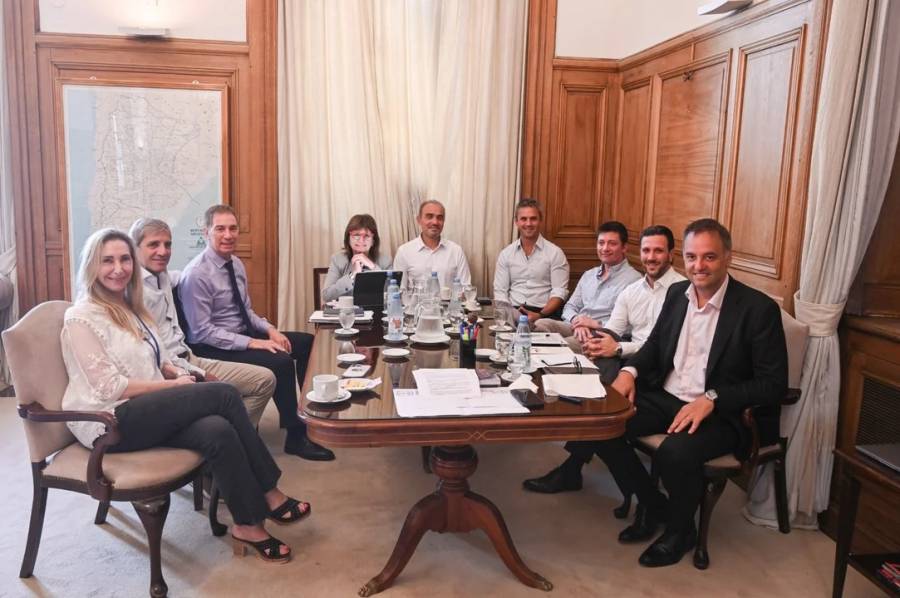La mesa política se reunió en la previa a la sesión por reforma laboral