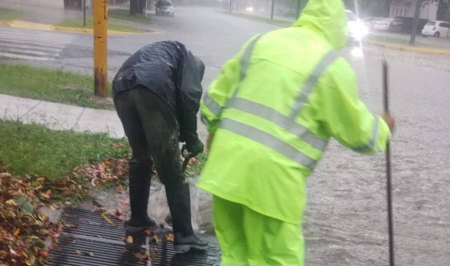 La Municipalidad informa datos de lluvia acumulada, el funcionamiento de transporte público y el estado de las calles